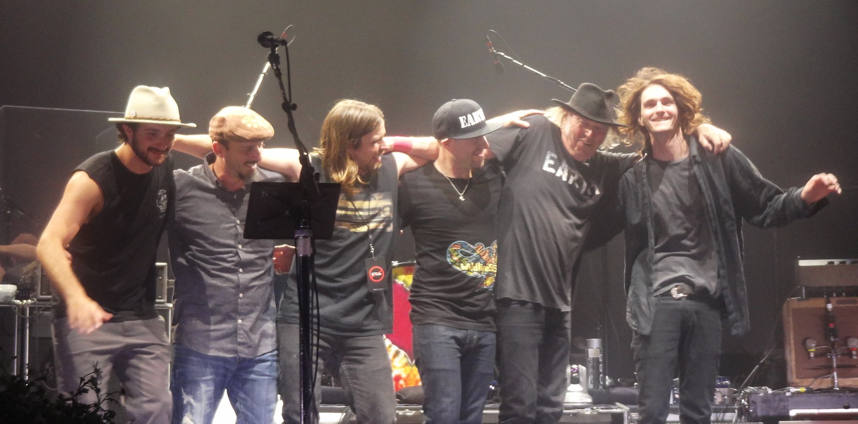 NeilYoungAndPromiseOfTheReal2016EuropeTourCompilation (13).JPG